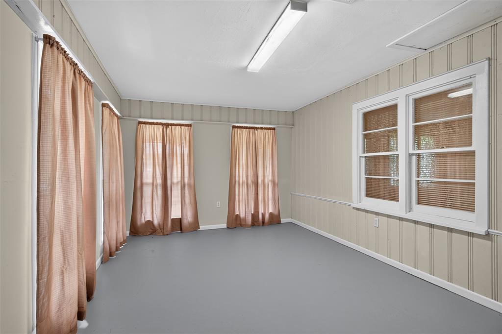 305 8th Street Property Photo 11