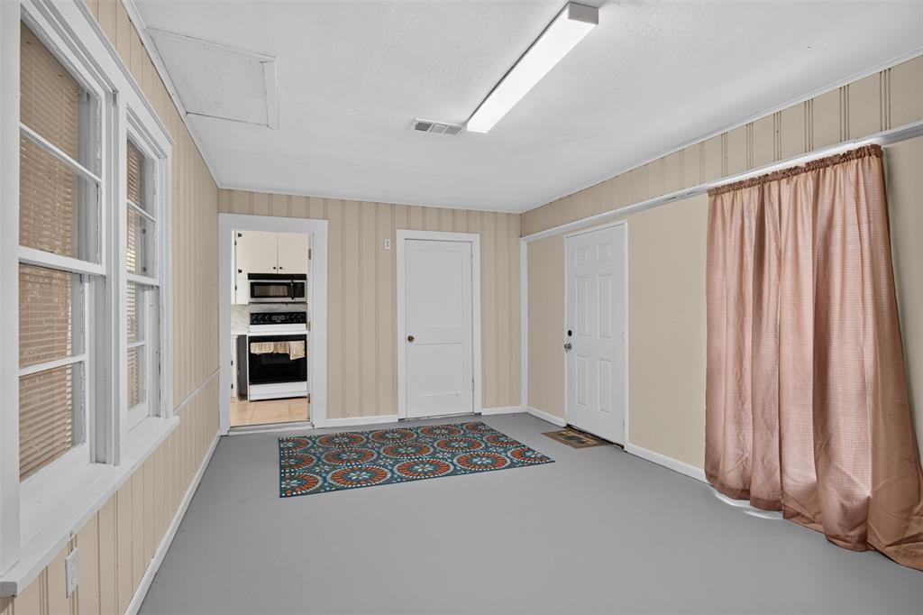 305 8th Street Property Photo 12