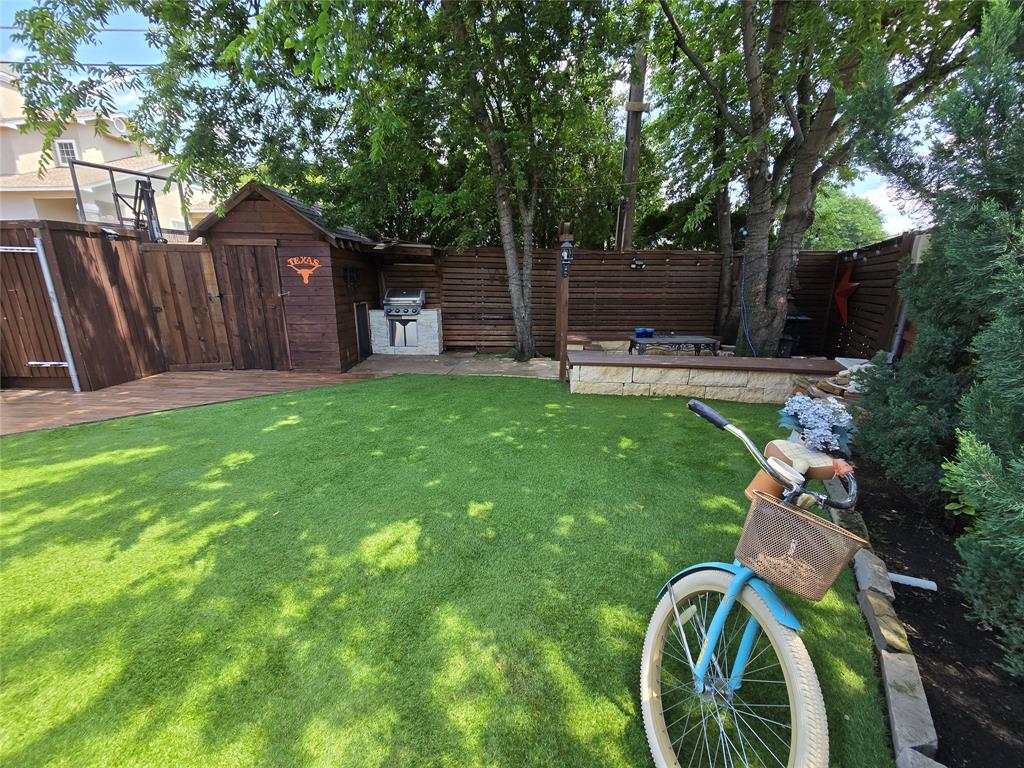 8502 Hawthorne Street Property Photo 4