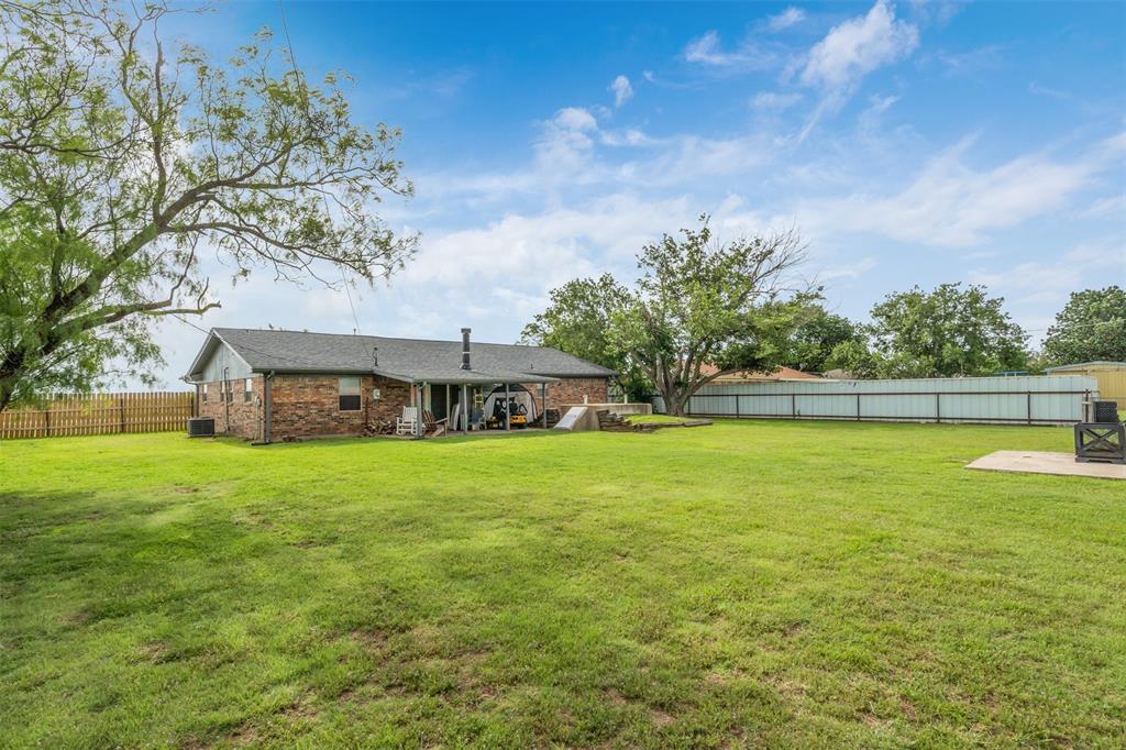 717 N West Avenue Property Photo 8