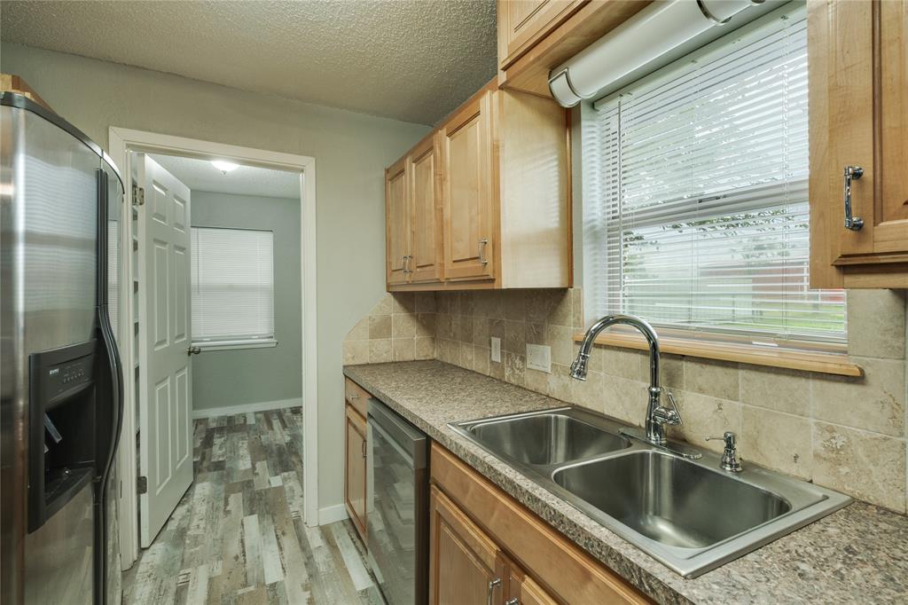 717 N West Avenue Property Photo 19