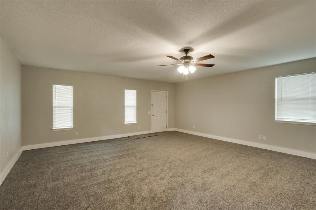 717 N West Avenue Property Photo 20