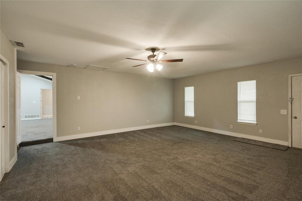 717 N West Avenue Property Photo 23