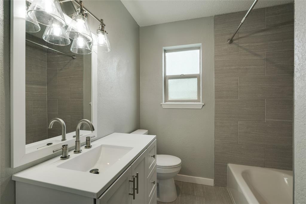 717 N West Avenue Property Photo 33