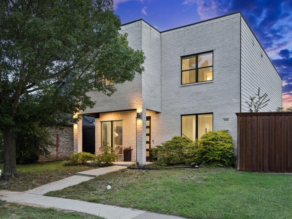 529 Picketts Drive Property Photo 1