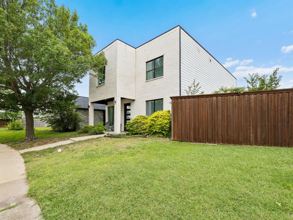 529 Picketts Drive Property Photo 9