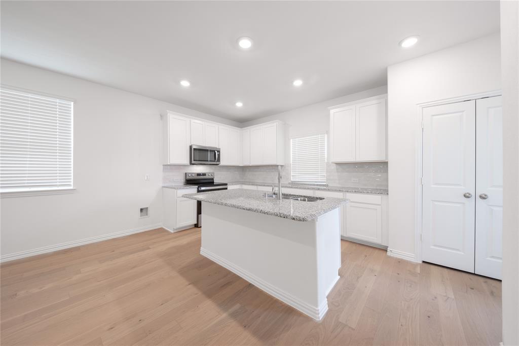 2619 Hawkins Street Property Photo 4