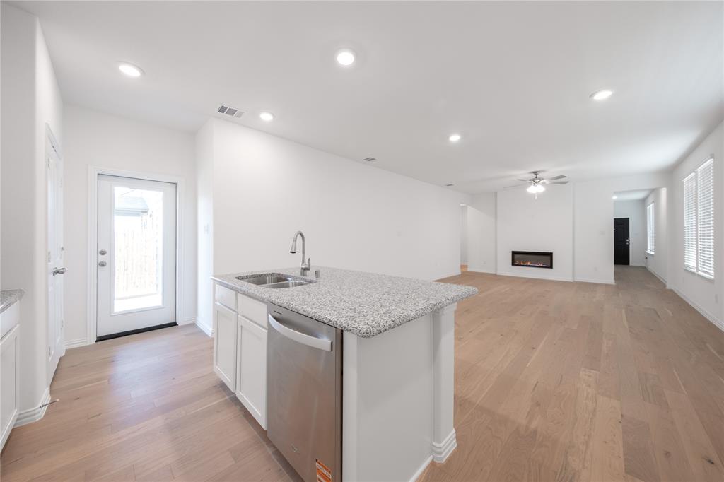 2619 Hawkins Street Property Photo 6