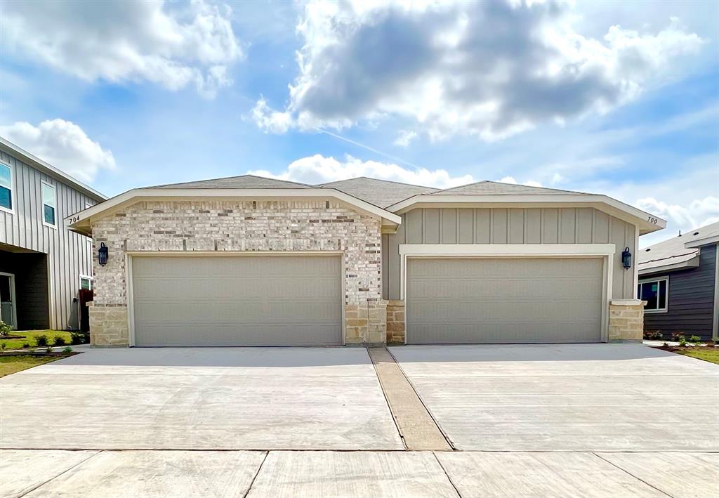 609 Blackland Drive Property Photo 1