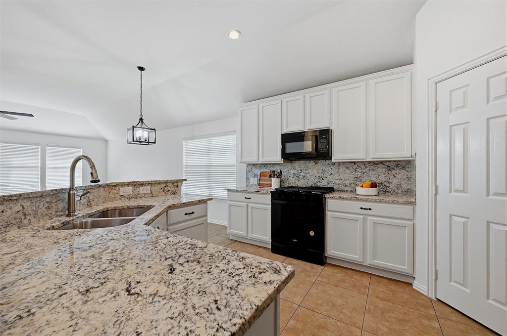 12218 Red Hawk Drive Property Photo 14