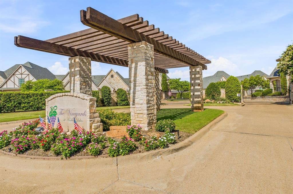 2414 Vineyard Drive Property Photo 4