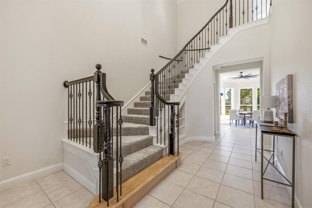 2414 Vineyard Drive Property Photo 6