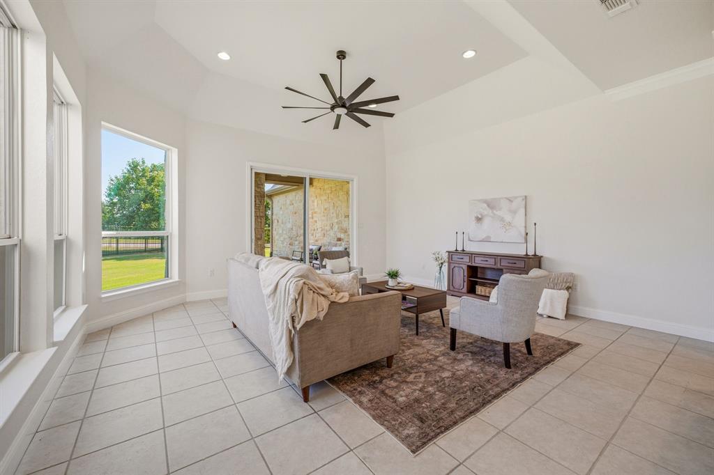 2414 Vineyard Drive Property Photo 14
