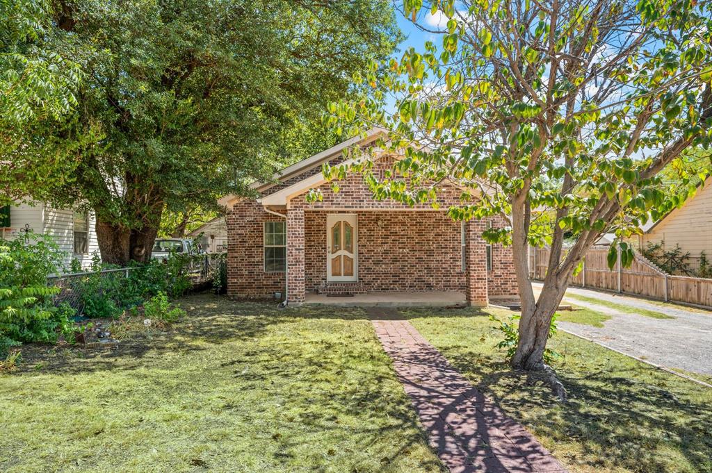 422 N Wood Street Property Photo 1