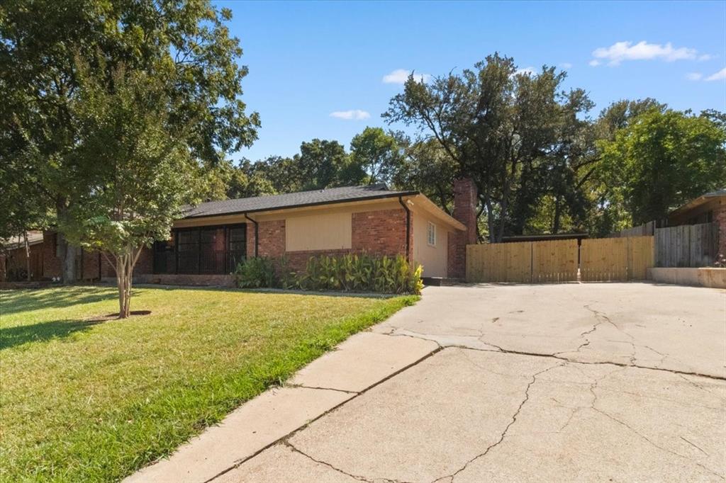 6000 Monterrey Drive Property Photo 2