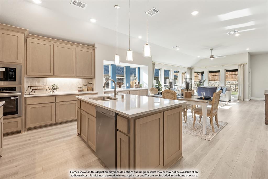 553 Red Maple Road Property Photo 4