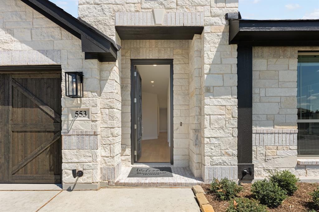 553 Red Maple Road Property Photo 4