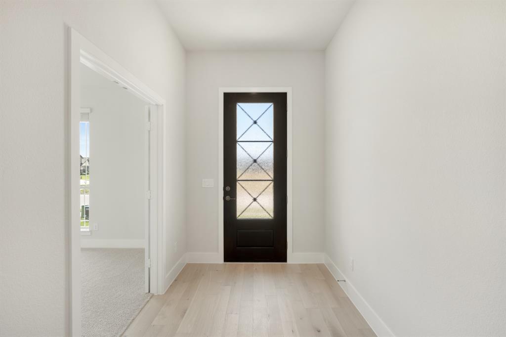 553 Red Maple Road Property Photo 5