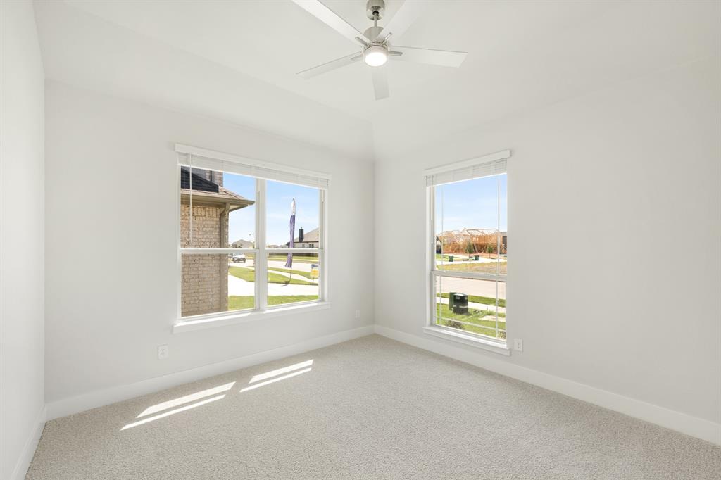553 Red Maple Road Property Photo 6