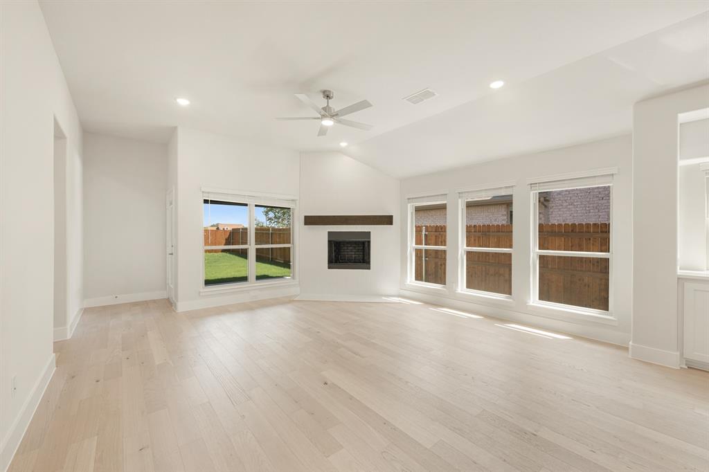 553 Red Maple Road Property Photo 12
