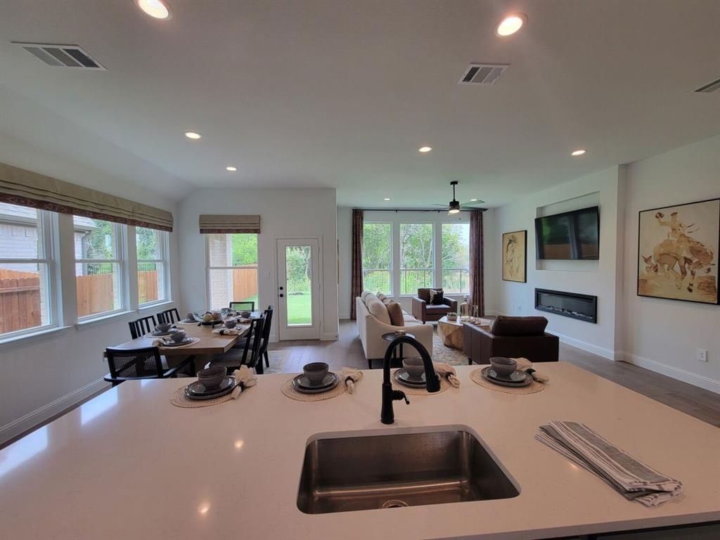 5224 Picasso Road Property Photo 4
