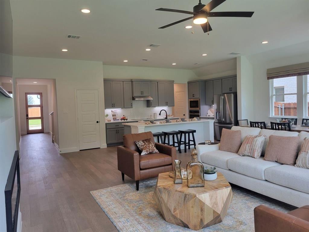 5224 Picasso Road Property Photo 6