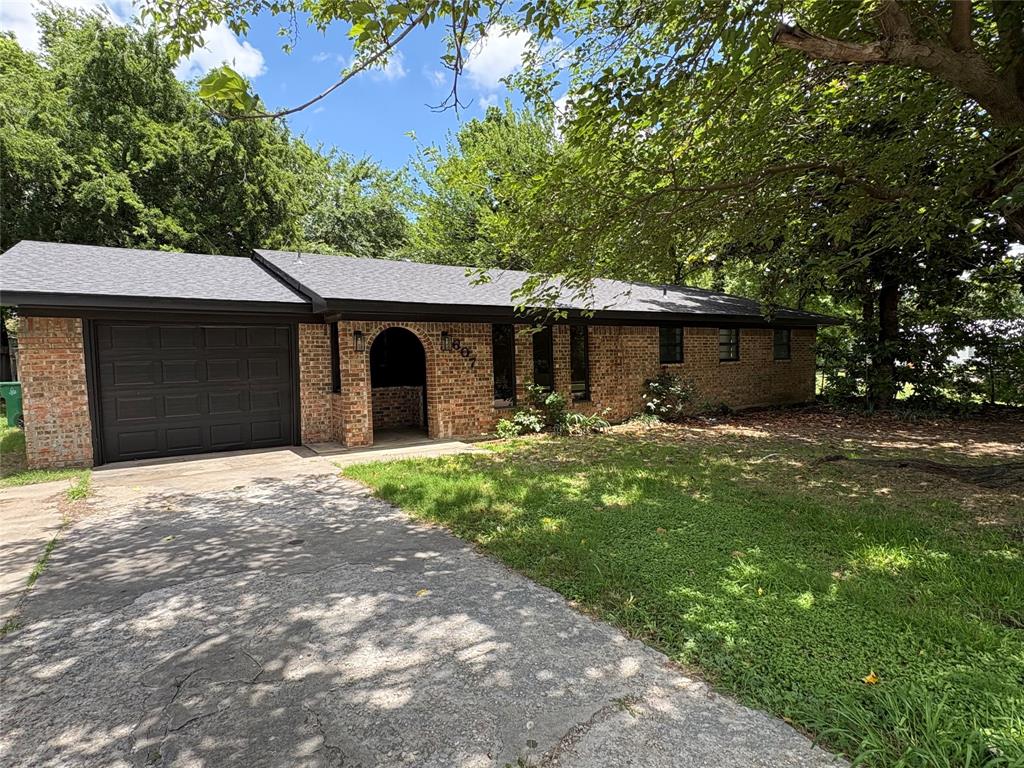 607 S Broad Street Property Photo 1
