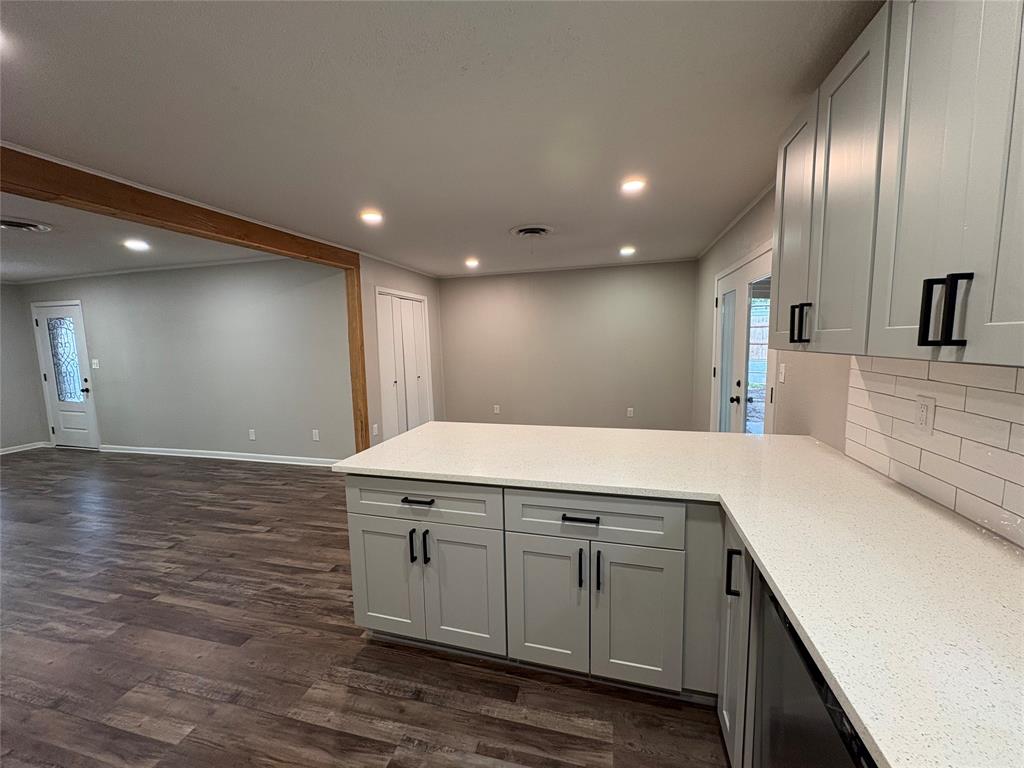 607 S Broad Street Property Photo 4
