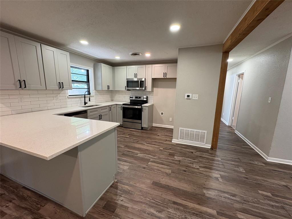607 S Broad Street Property Photo 5