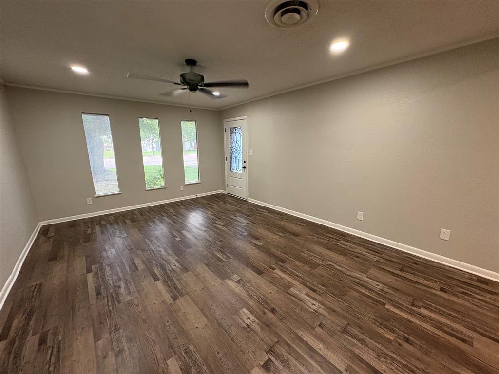 607 S Broad Street Property Photo 17