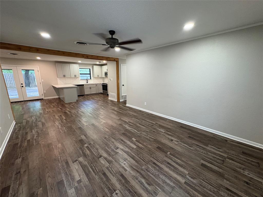 607 S Broad Street Property Photo 18