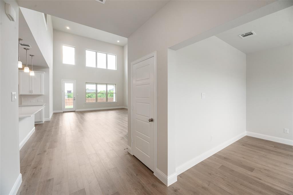 1070 Birdie Street Property Photo 5