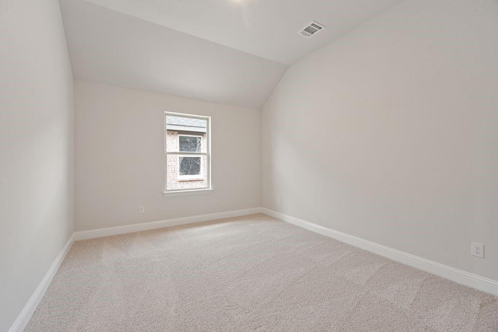 1070 Birdie Street Property Photo 26