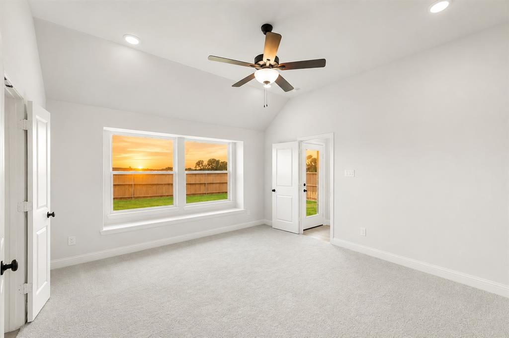 3829 Walnut Creek Drive Property Photo 5