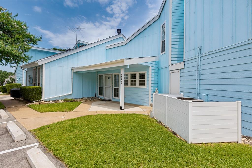 676 Harbor Drive Property Photo 2
