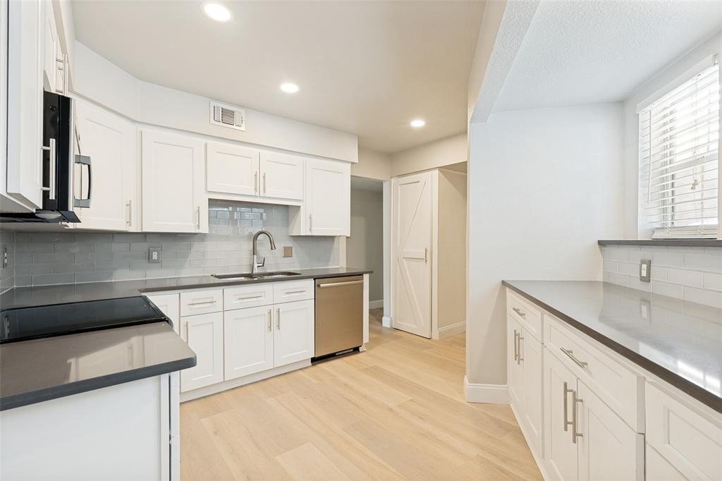 676 Harbor Drive Property Photo 5
