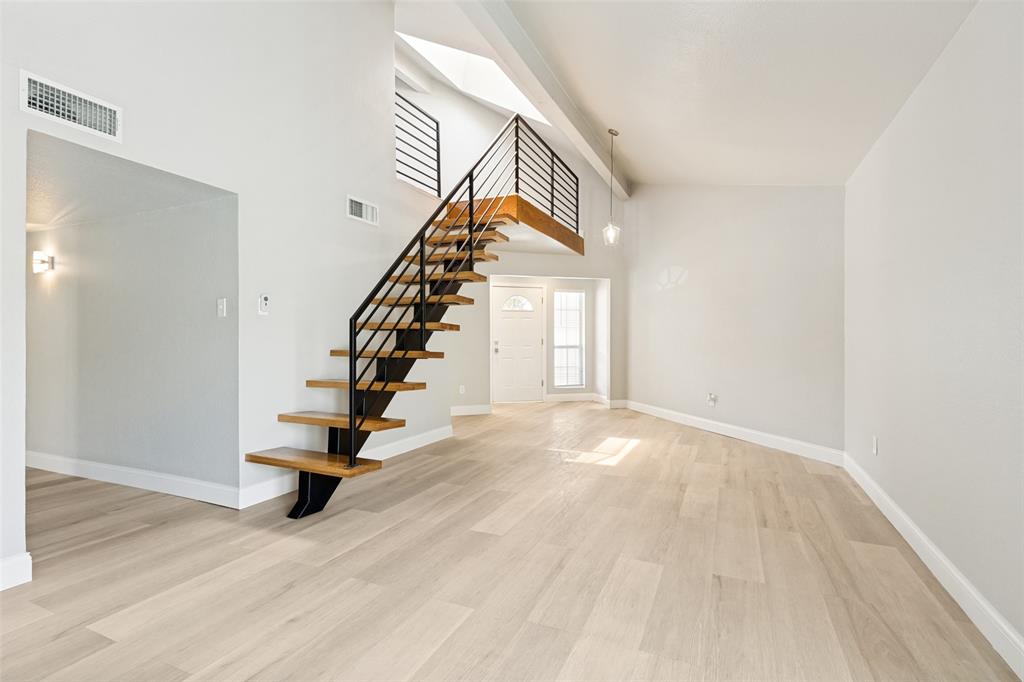 676 Harbor Drive Property Photo 8