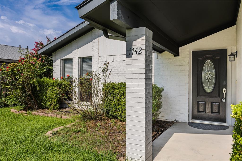 1742 Delaford Drive Property Photo 4