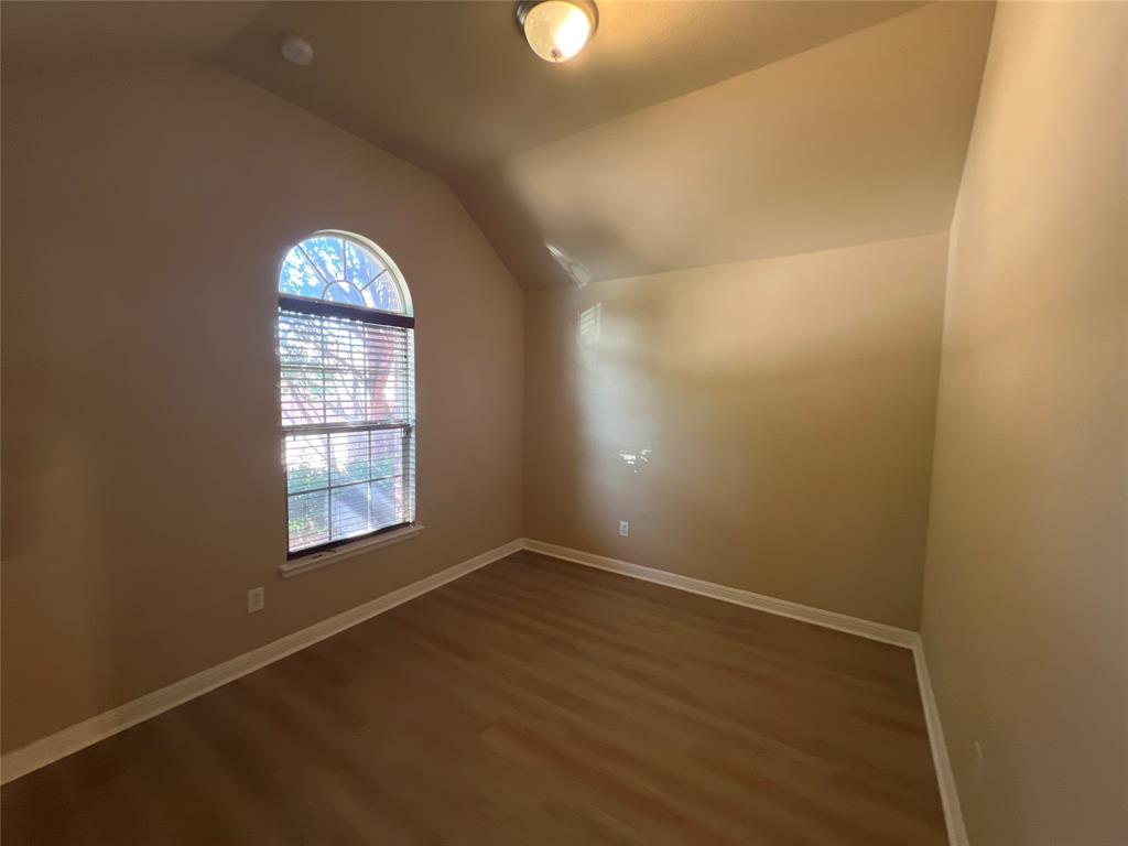 1405 Nightingale Drive Property Photo 6