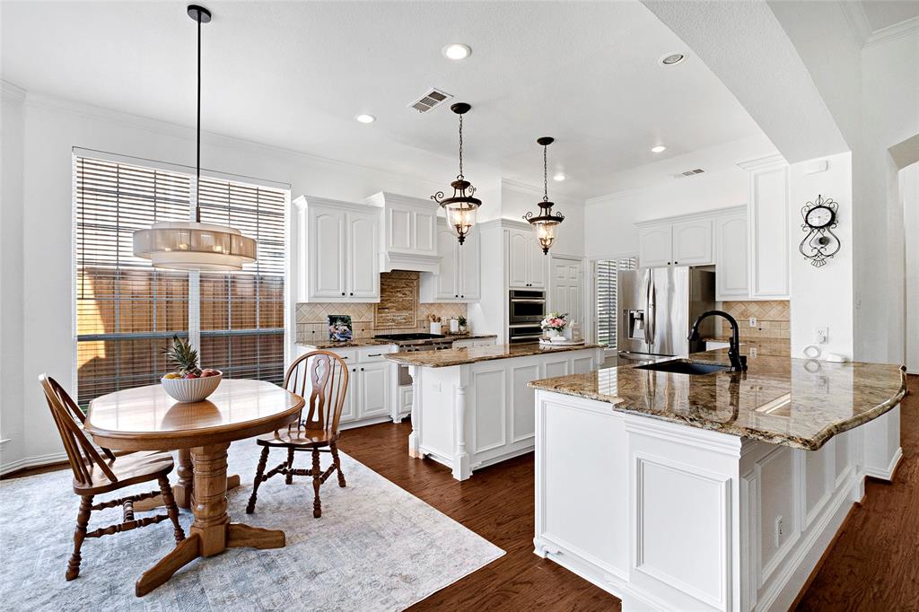 2505 Sir Tristram Property Photo 4