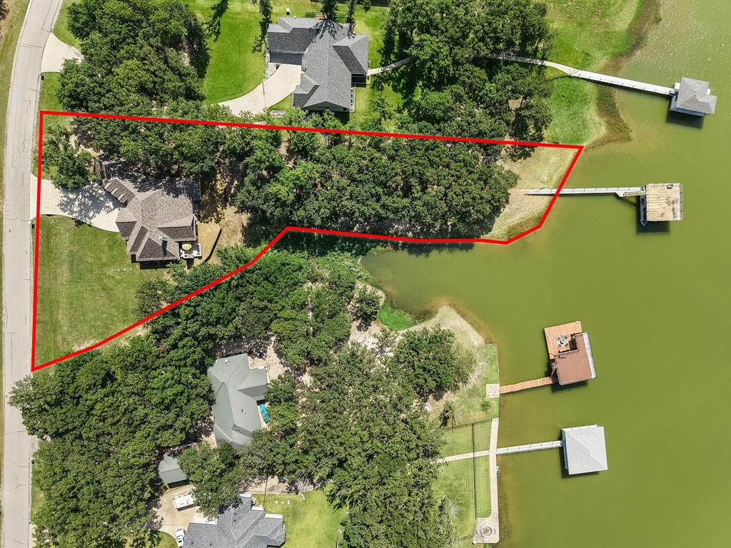 930 Waters Edge Drive Property Photo 3