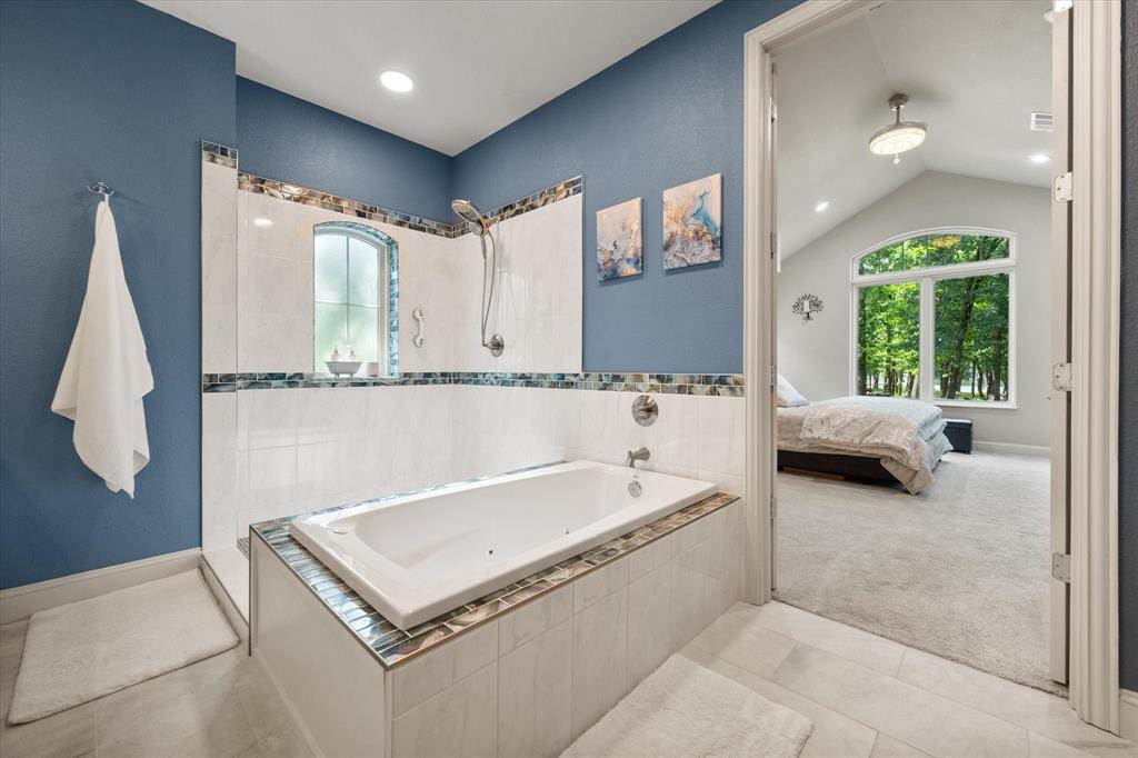 930 Waters Edge Drive Property Photo 16