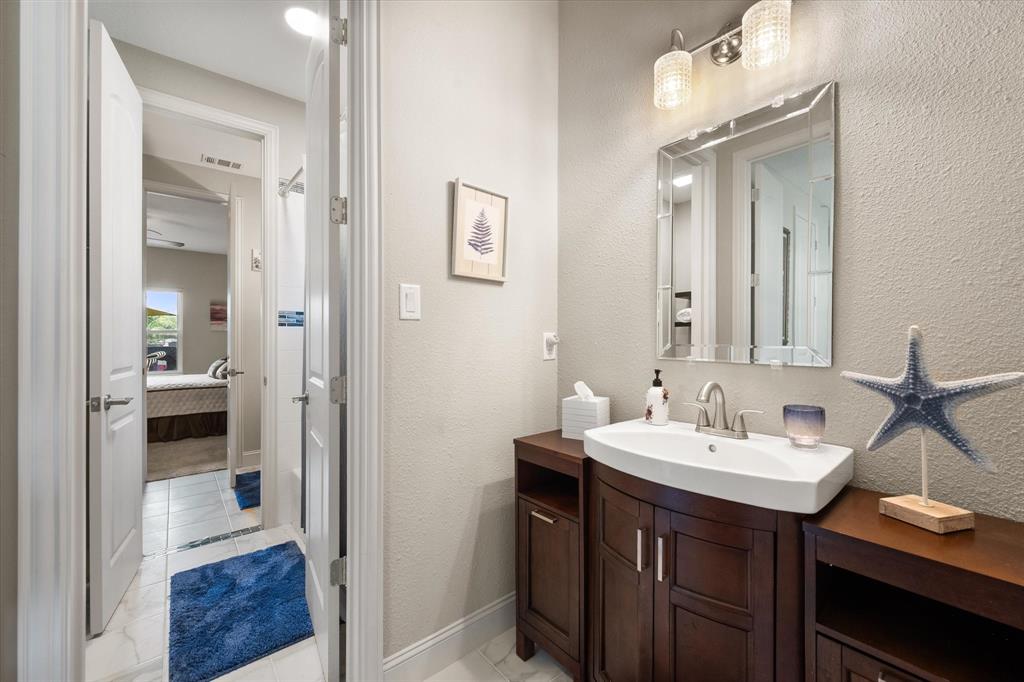 930 Waters Edge Drive Property Photo 19
