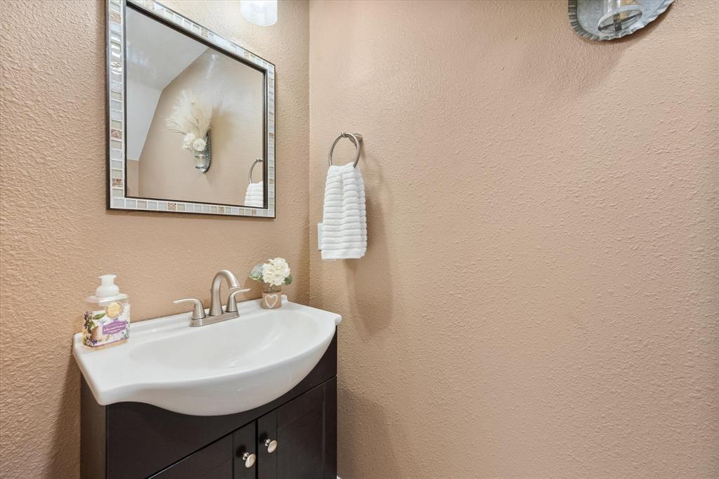 930 Waters Edge Drive Property Photo 22