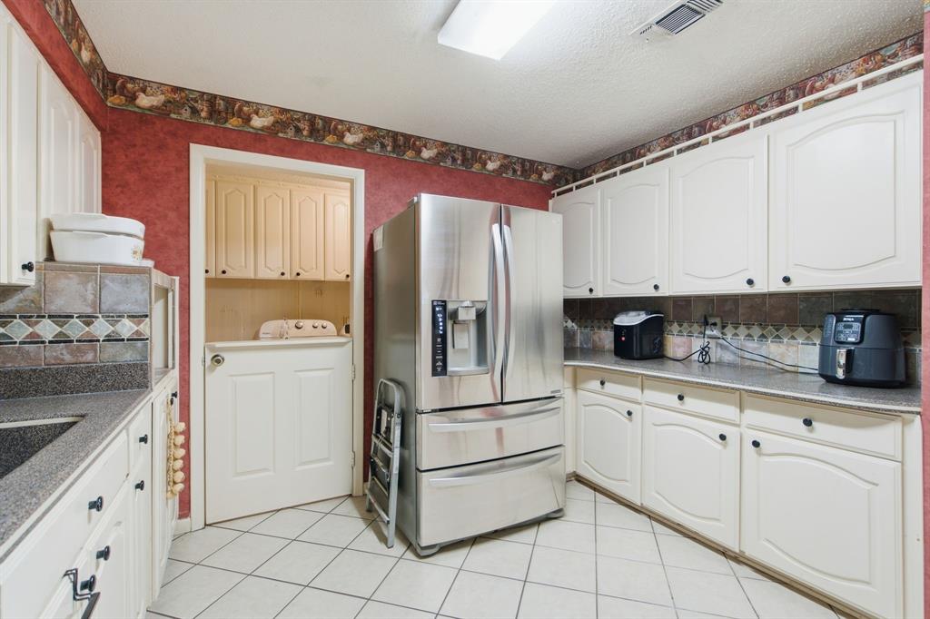 4574 N State Highway 121 Property Photo 8
