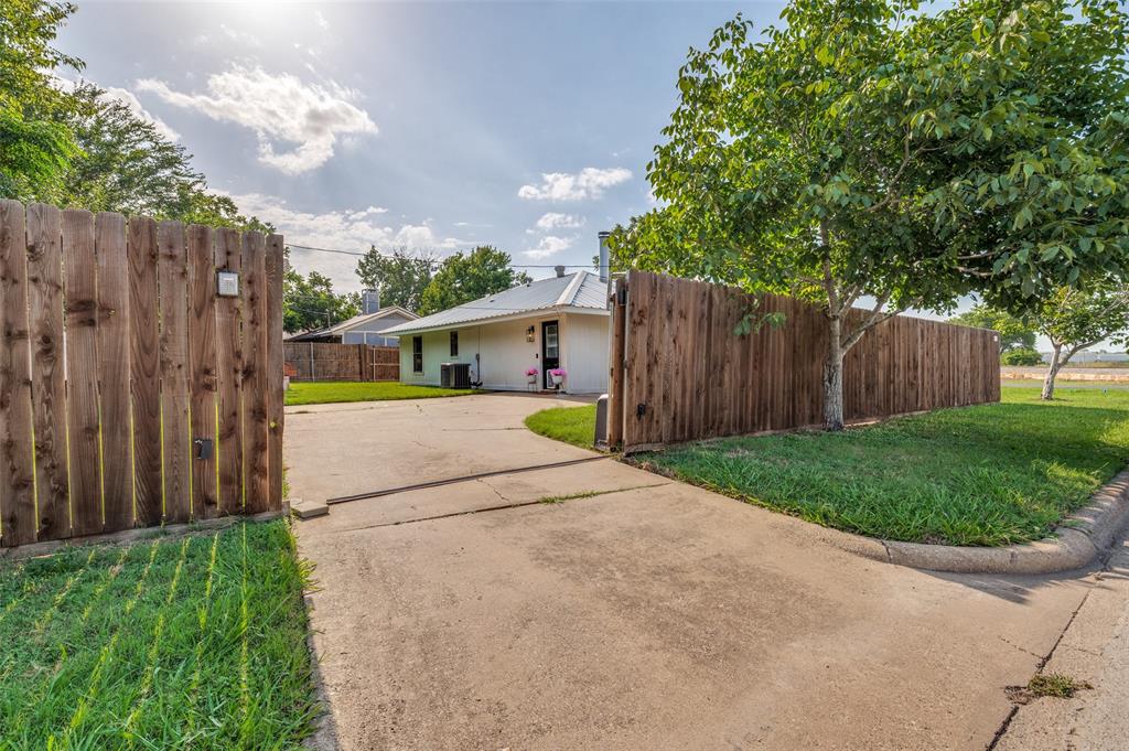 616 E Avenue Property Photo 3