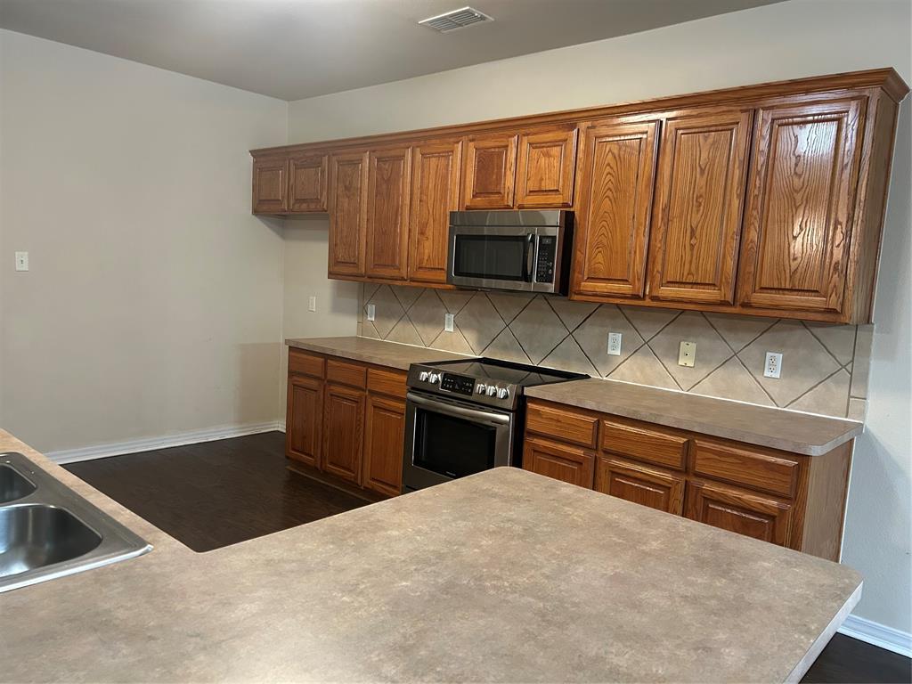 300 Rain Tree Drive Property Photo 17