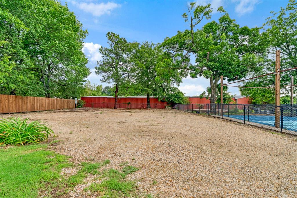 4645 Lamar Avenue Property Photo 4