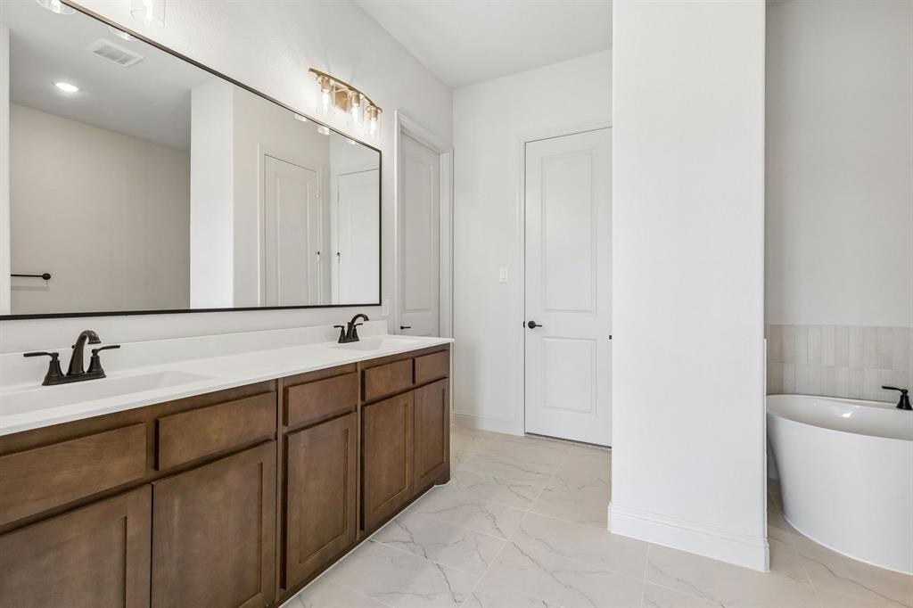 5001 Valley View Drive Property Photo 16