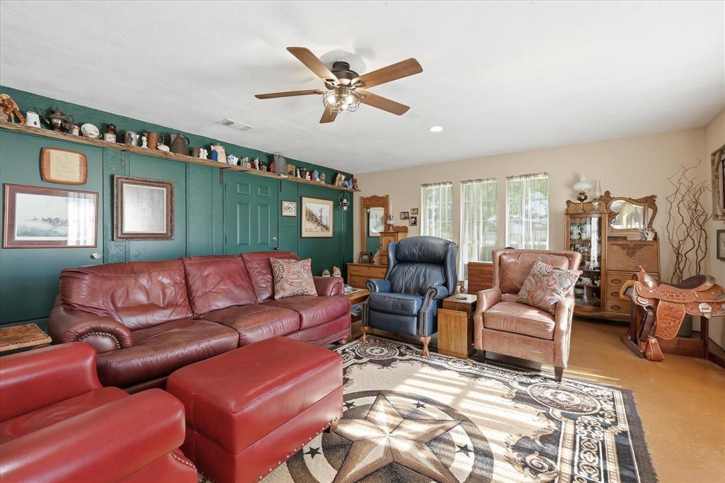 1025 Dominique Drive Property Photo 5